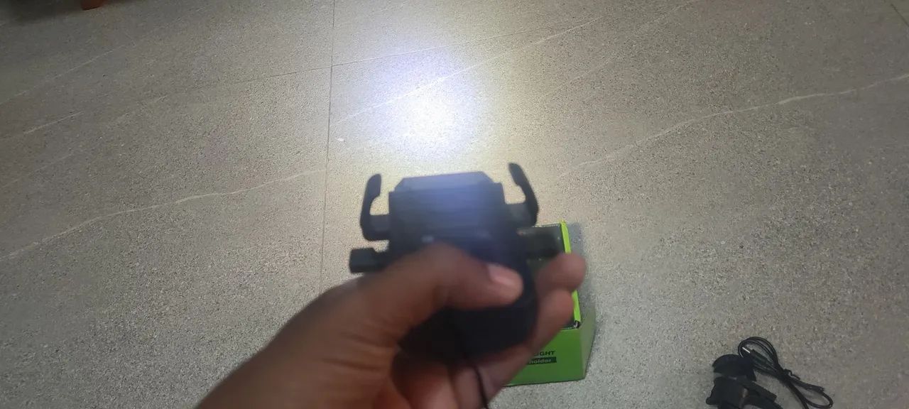 lanterna para bicicleta com buzina e suporte - Foto 4
