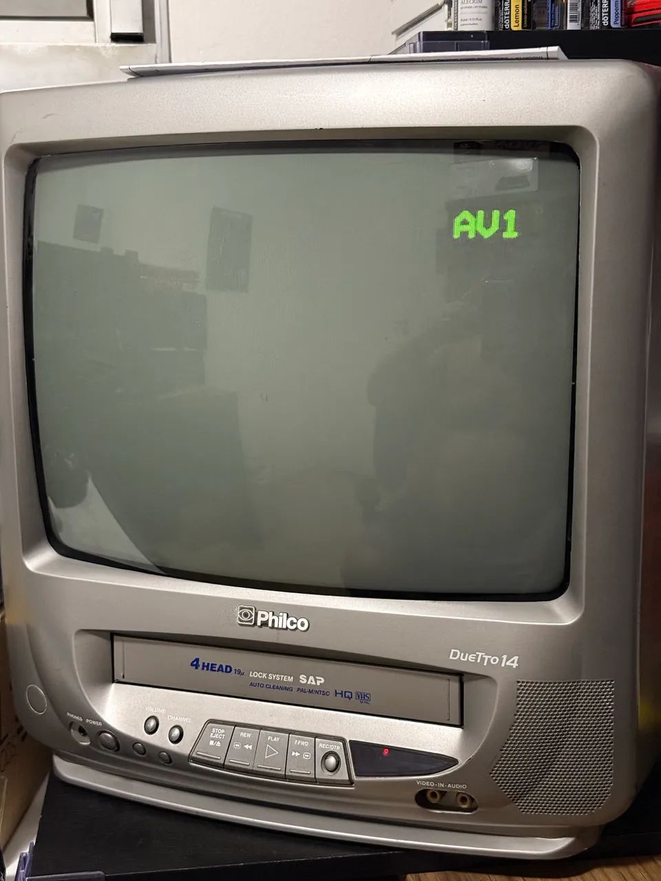 TV Philco Duetto 14 polegadas com vídeo cassete