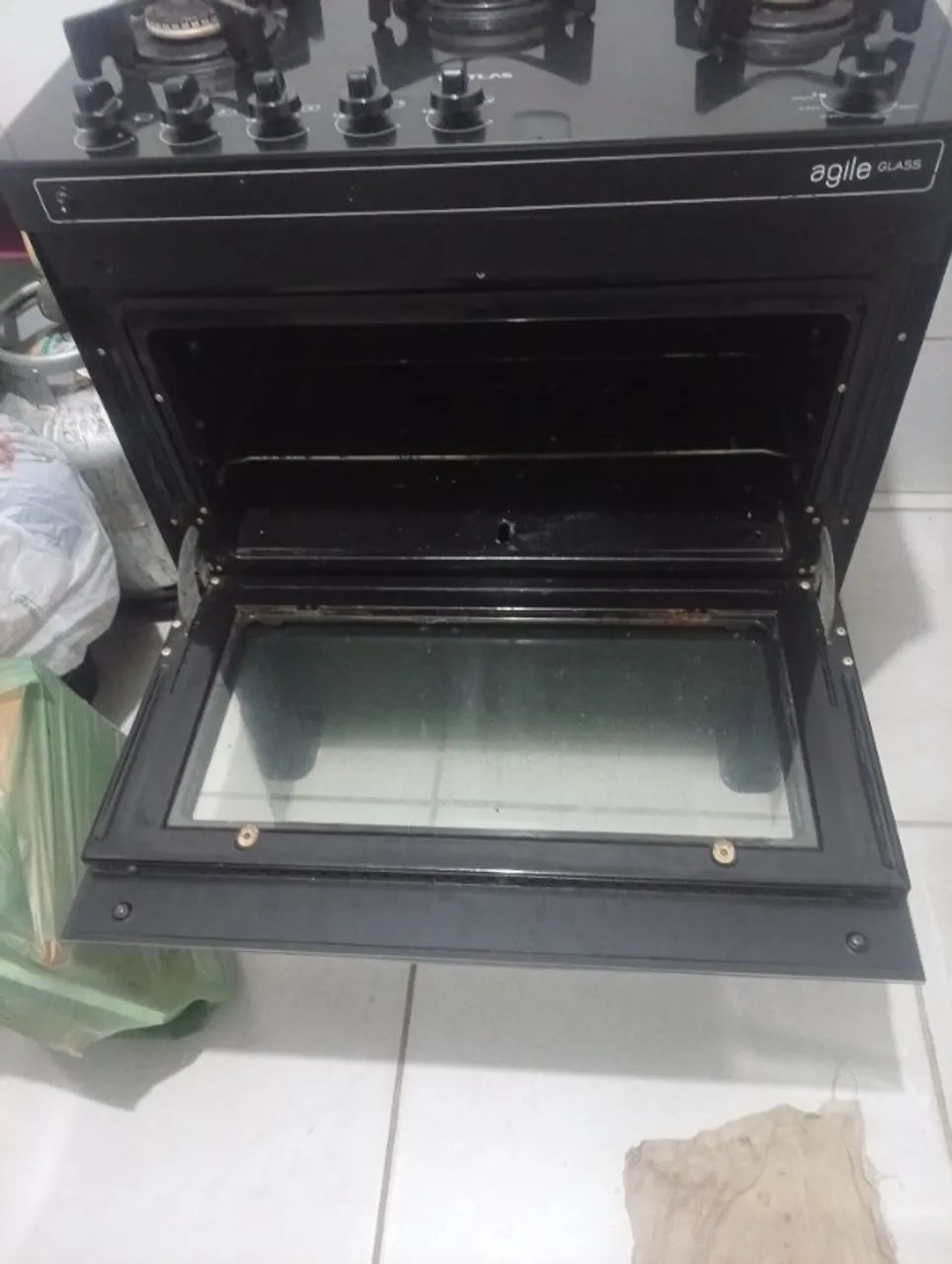 Mesa e fogão 
