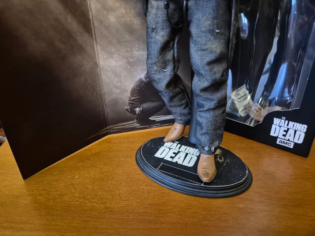 The Walking Dead Rick Grimes Threezero 1/6 com base hot toys extra! - Foto 3