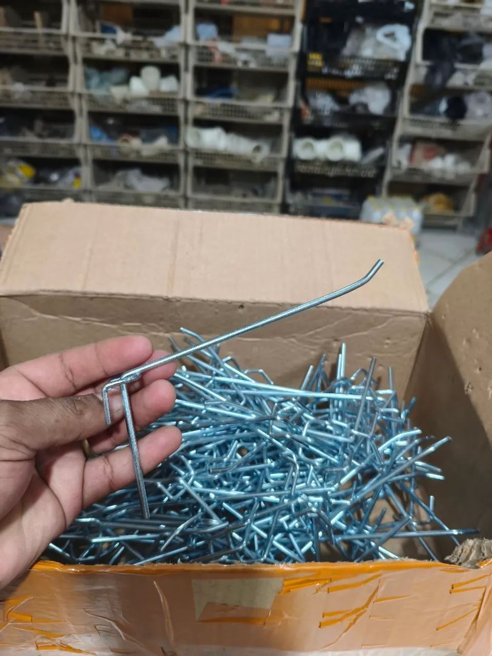 Gancho pra tela aramada R$1,70 a unidade!!! - Foto 3