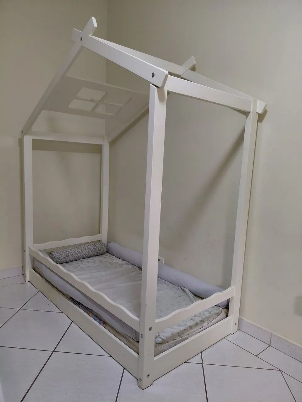Mini cama montessoriana 