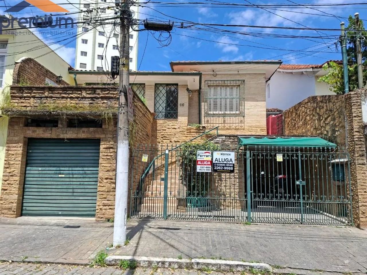 Casa ampla e reformada .