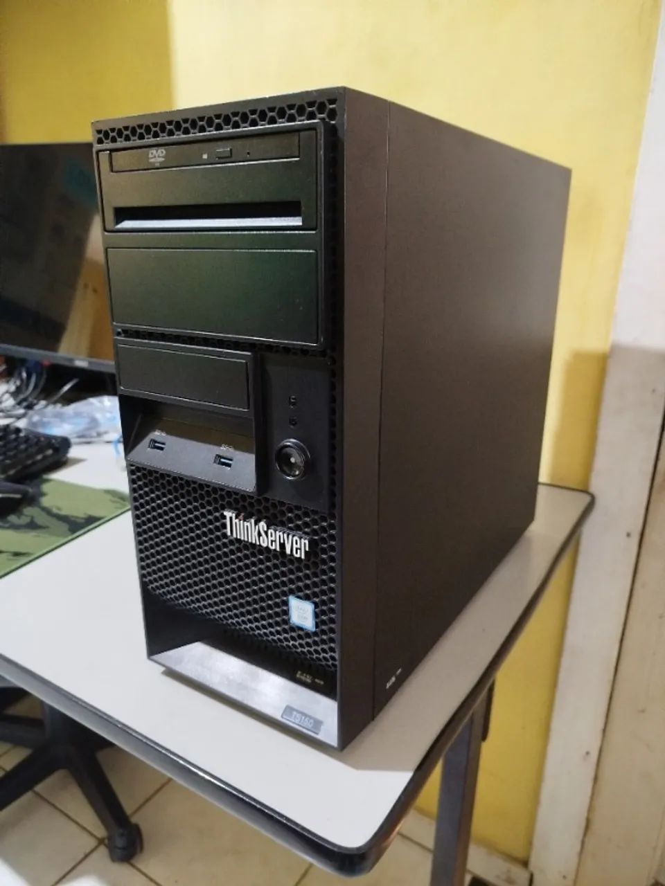 Servidor Lenovo ThinkServer TS150
