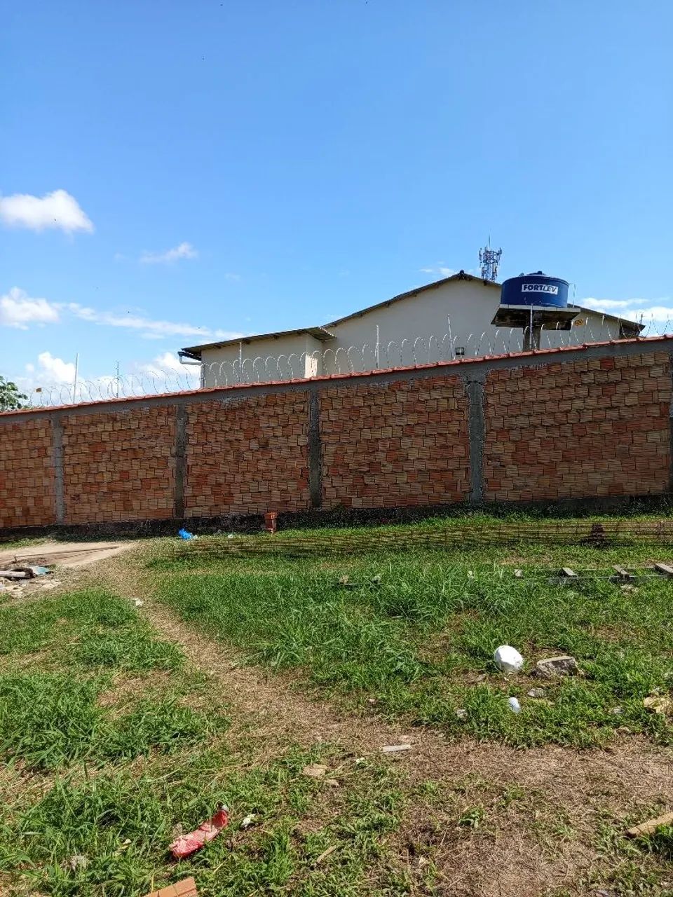 Vendo terreno murado com área e banheiro  - Foto 4