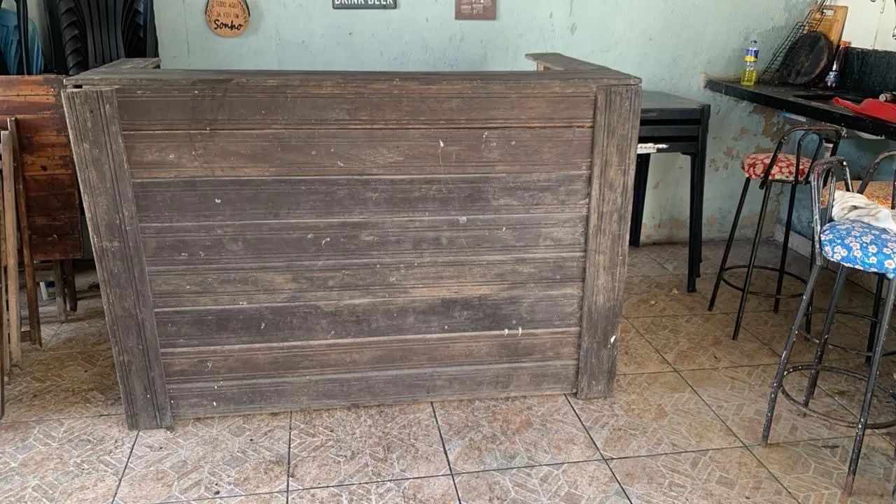 BALCÃO BAR DE MADEIRA 