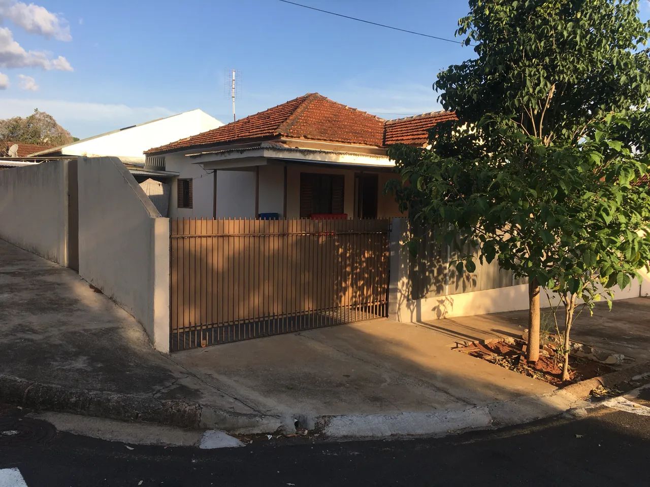 Casa a venda em ótima localização 