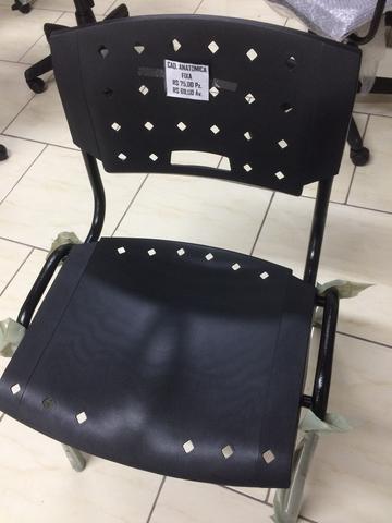 Cadeira empilháveis fixa nova - Foto 4