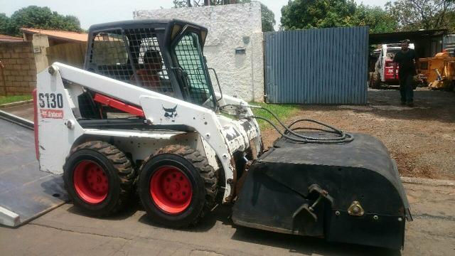 Locação de Vassouras Bobcat Minicarregadeira