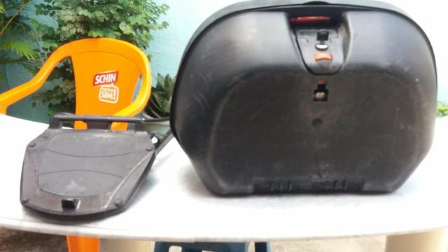 Baú para moto com suporte perfeito estado bem reforçado - Foto 3
