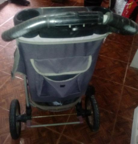 Vendo carrinho de bebê de 3 rodas