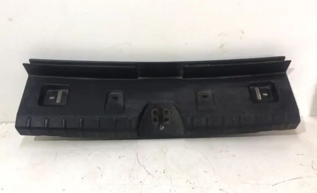 Acabamento inferior da porta malas Bmw 320i 2014  * - Foto 7