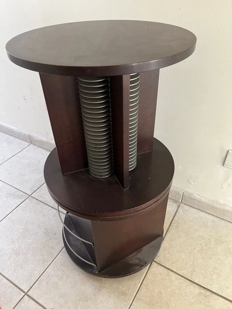 Mesa de Canto Giratória com Gavetas - Ideal para Sala de Estar! - Foto 3