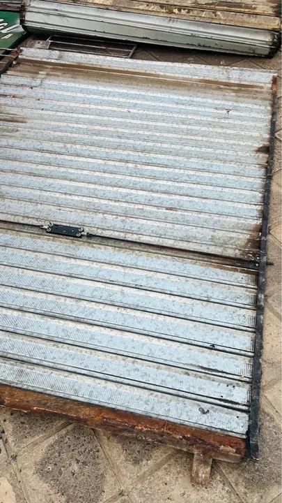 Portas de enrolar em aço - usadas64617882561411122