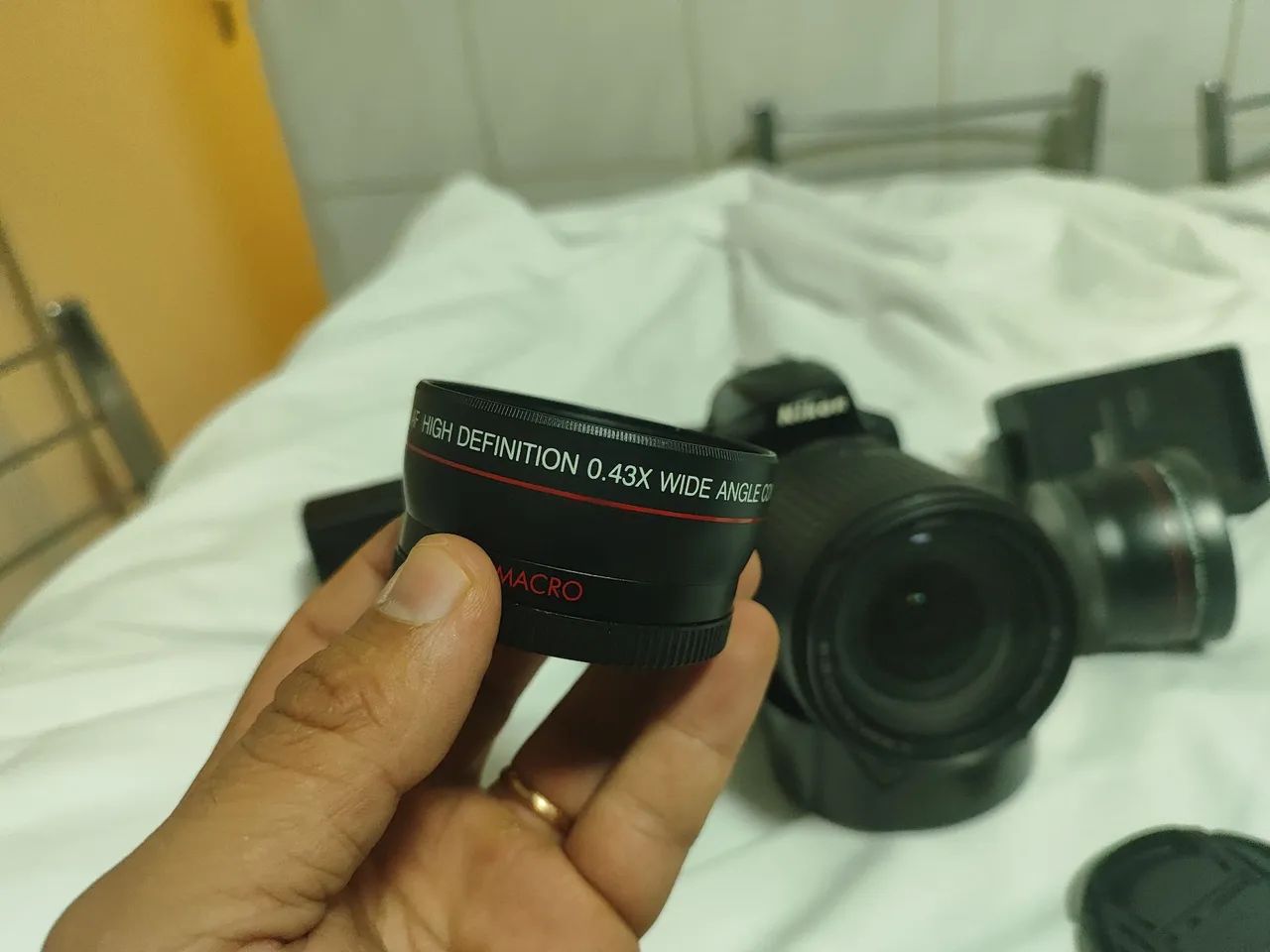 Câmera DSLR Nikon D5600 com lente Nikkor 18-140 e brindes ! - Foto 4