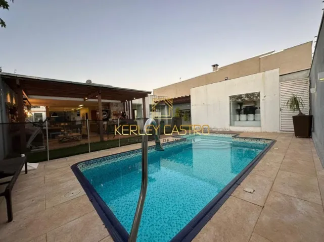 Vendo Maravilhosa Casa c/ Piscina - Jardim Europa em Sete Lagoas, MG