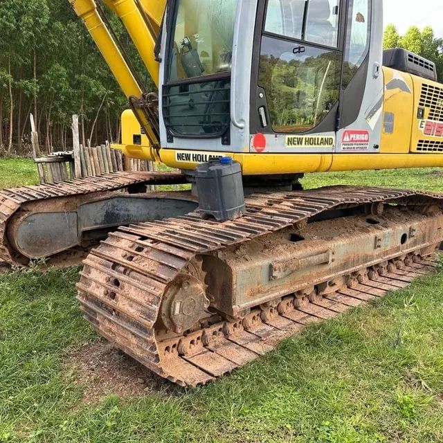 ESCAVADEIRA NEW HOLLAND E 215 - Foto 2