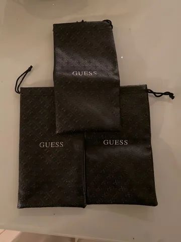 Capinha de óculos e Porta Relógio Guess