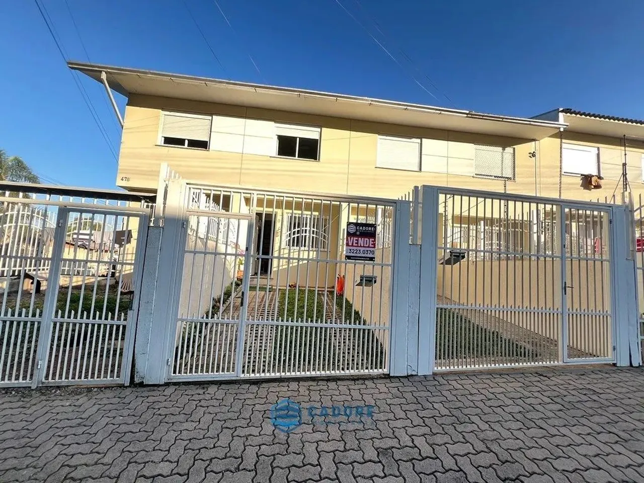 Sobrado triplex dois dormitórios bairro Esplanada