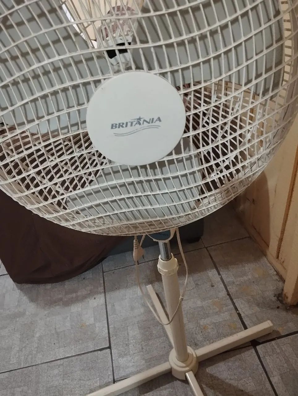 Ventilador Britânia de chão com 3 velocidades