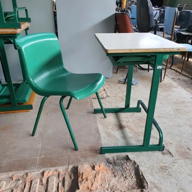 Mesa e Cadeira Escolar Juvenil Usada