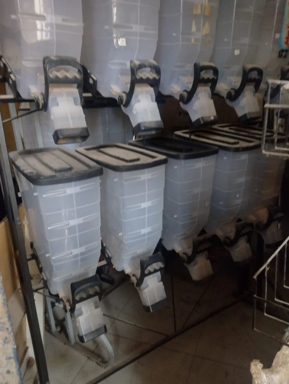 Dispensers de Ração para Pet Shop