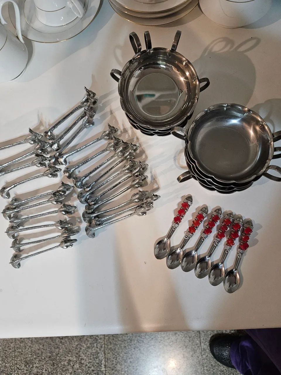 Conjunto de taças de sobremesa, 20 porta talheres, e  6 colheres de café  - Foto 3