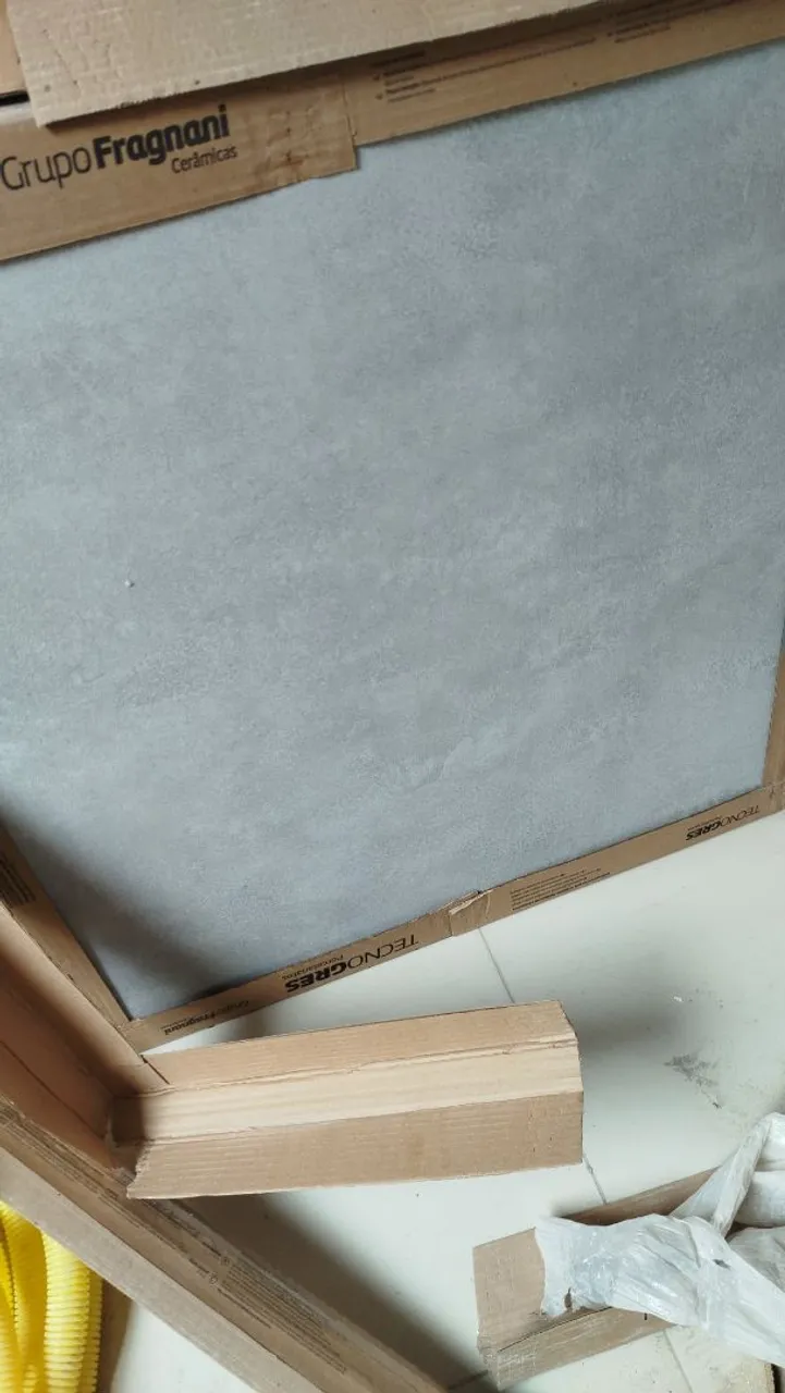 Porcelanato 76×76 tem 4 caixa