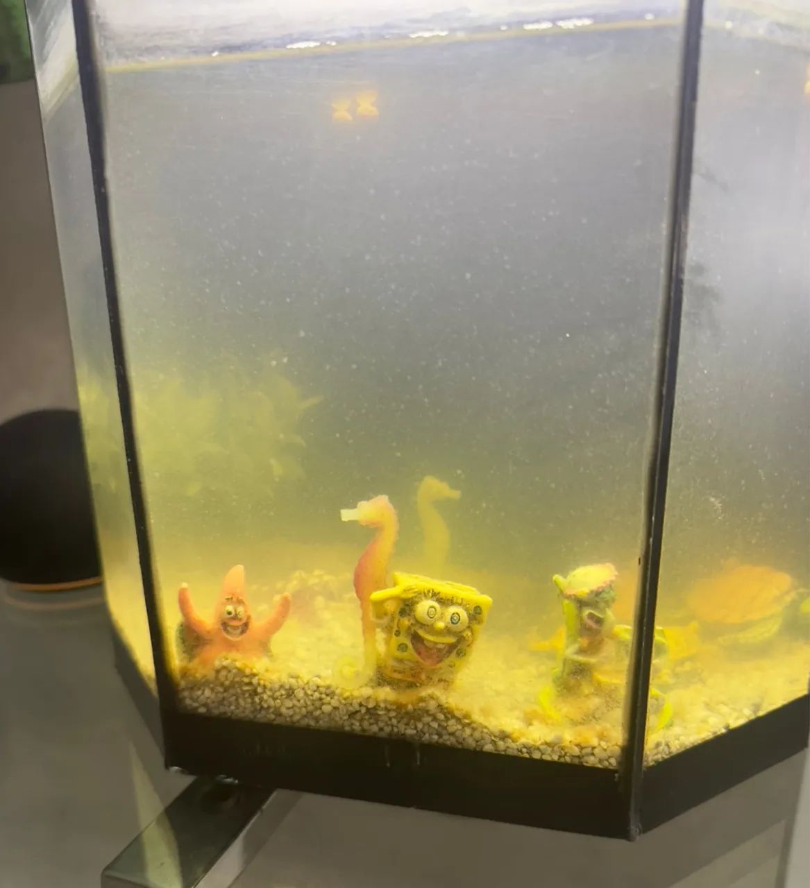 Aquário com bomba 10L enfeites Bob esponja com led