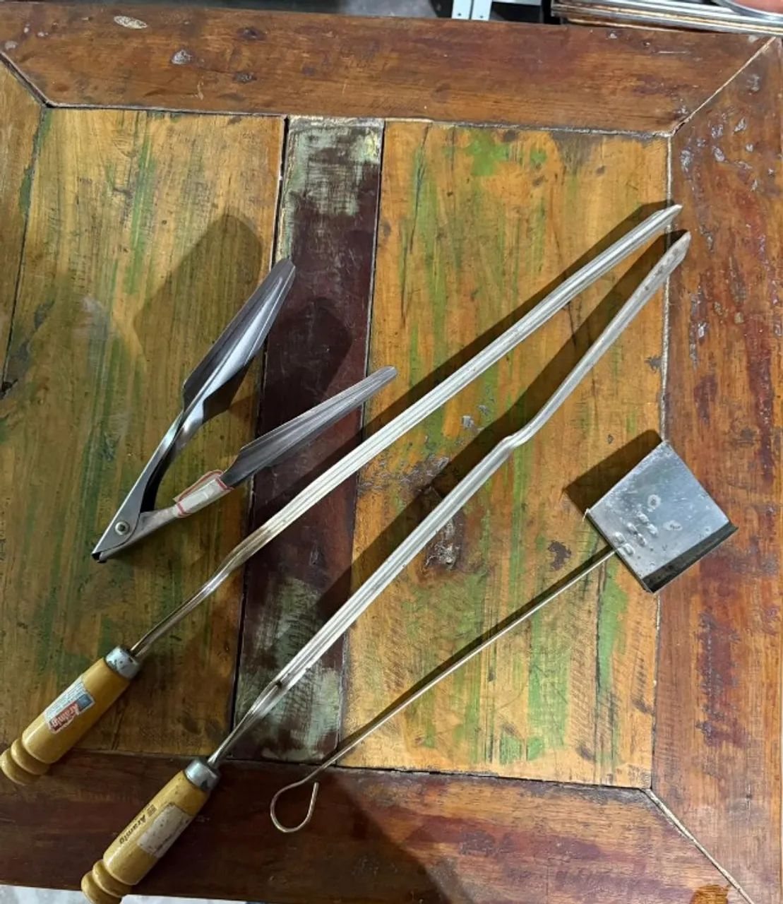 KIT DE UTENSÍLIOS PARA CHURRASQUEIRA