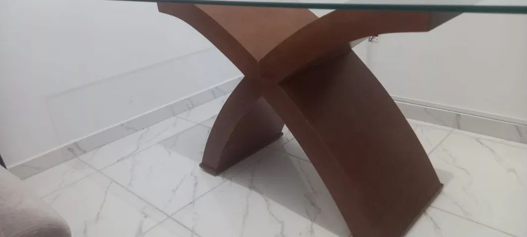 Mesa com tampo de vidro