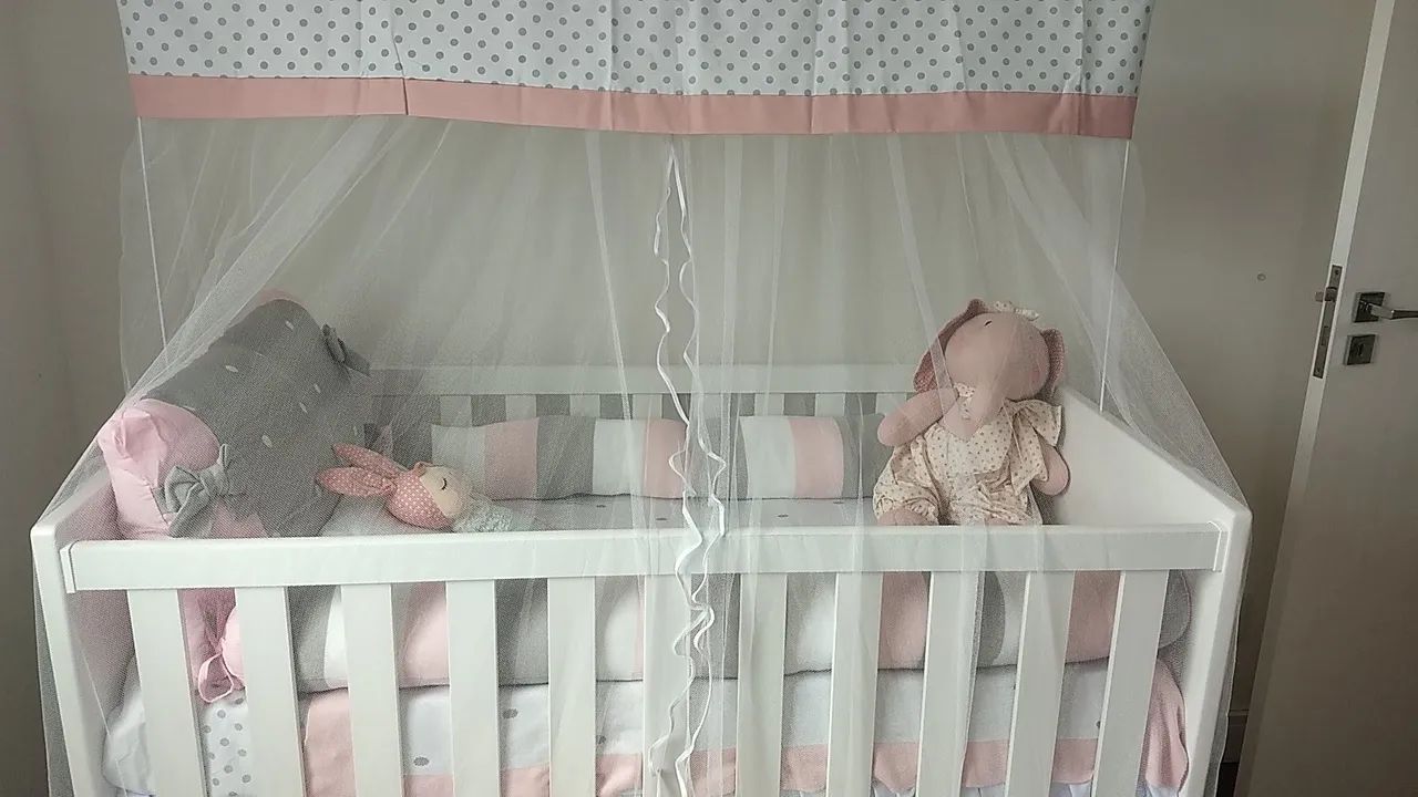 Berço / mini cama branco com mosquiteiro