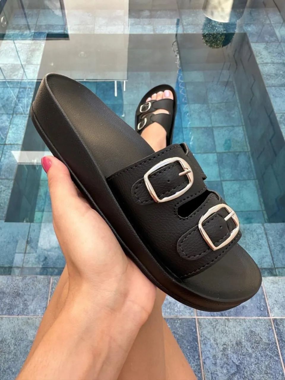 Sandália fivela papete 