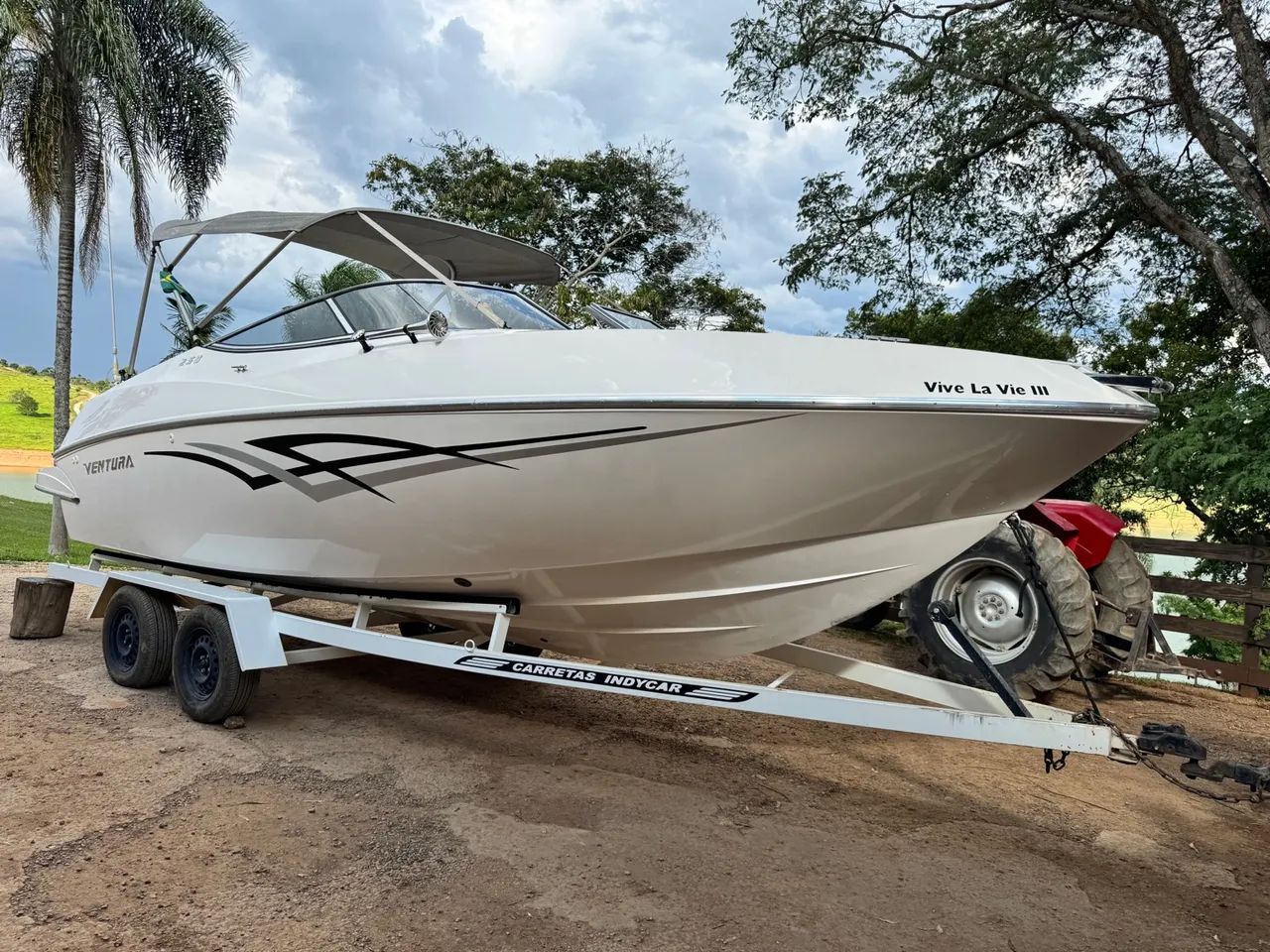 Lancha Ventura V250 Comfort Mercruiser V8 350 MAG 2012