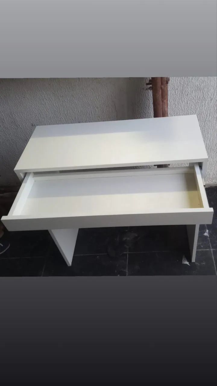 Mesa nova para estudo ou escritório e máquiagem e manicure 