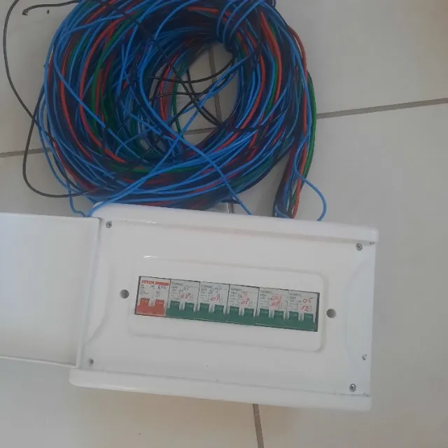 Caixa Elétrica com fios