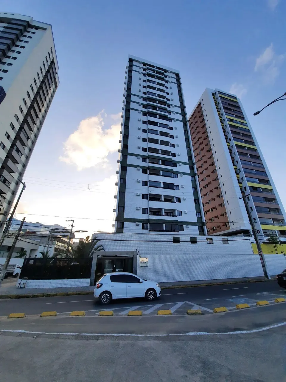 Alugo excelente apartamento com 03 quartos, suíte e 01 vaga em Casa Caiada - Olinda - PE