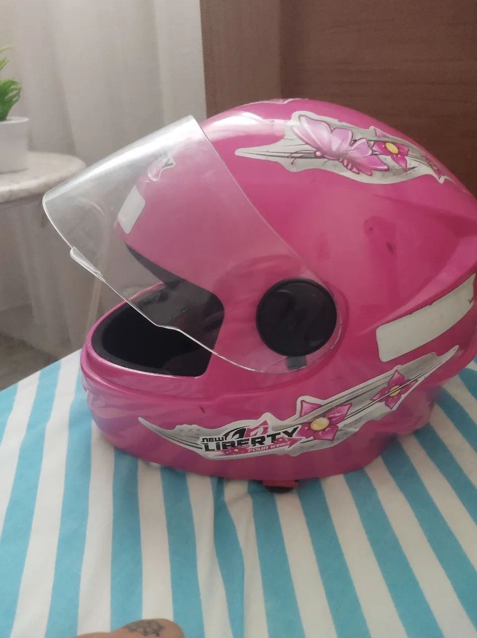 Capacete de moto infantil rosa tam. 54