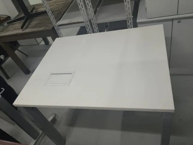 Mesa de Escritório com caixa de tomadas - Foto 3