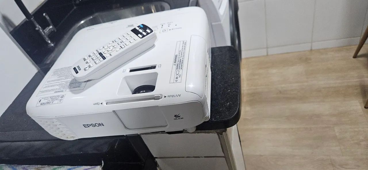 Epson PowerLite W49 Projector64297490696577122