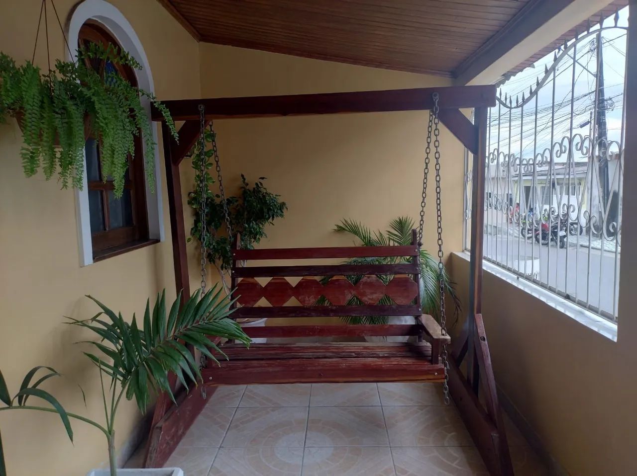 Balanço de madeira para área externa