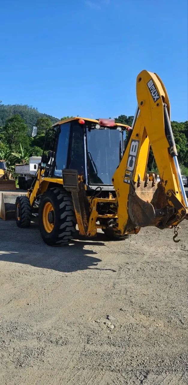 Retroescavadeira Jcb 3cx 