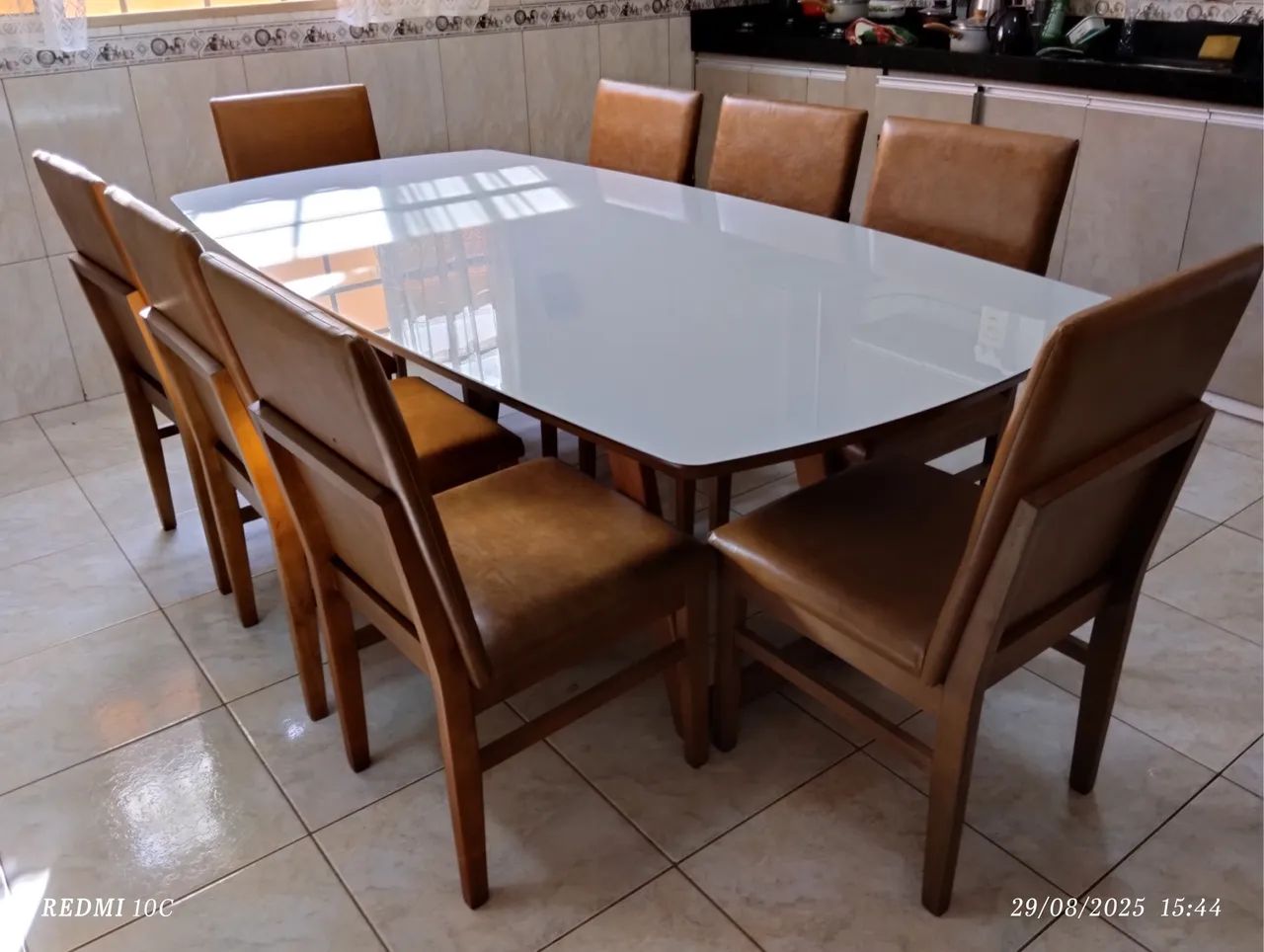 Mesa resistente de madeira 