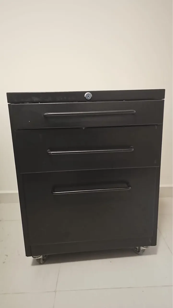 Gaveteiro de Aço Preto com Rodinhas