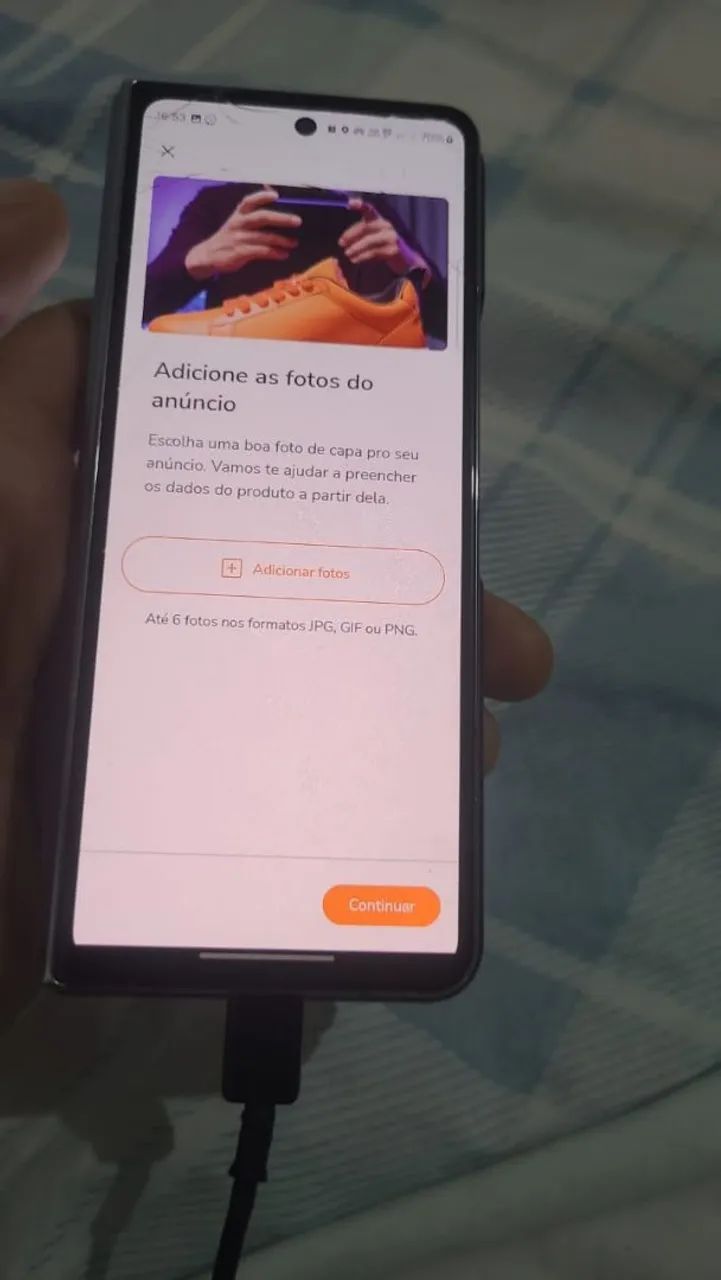 Galaxy z fold 4 com a tela interna danificada trincos na externa porém funcionando normal