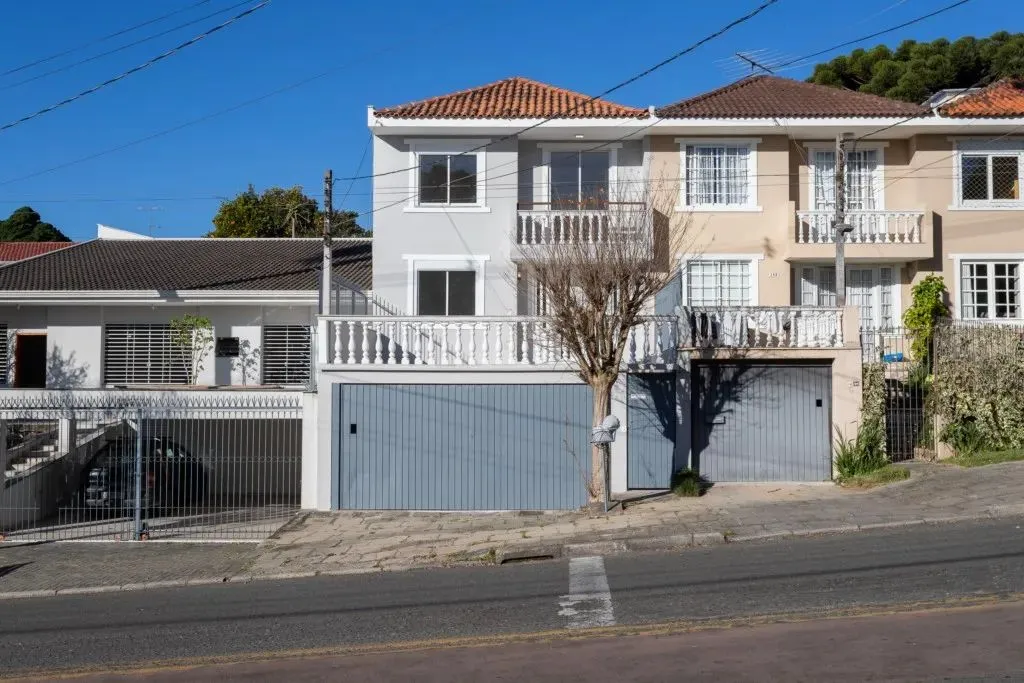 Casa Residencial com 3 quartos para alugar por R$ 4500.00, 146.42 m2 - AHU - CURITIBA/PR