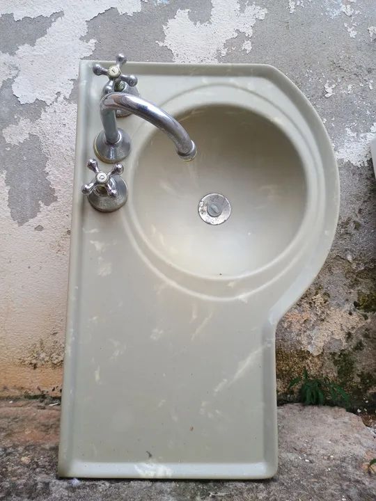 Cuba para banheiro em ótimo estado