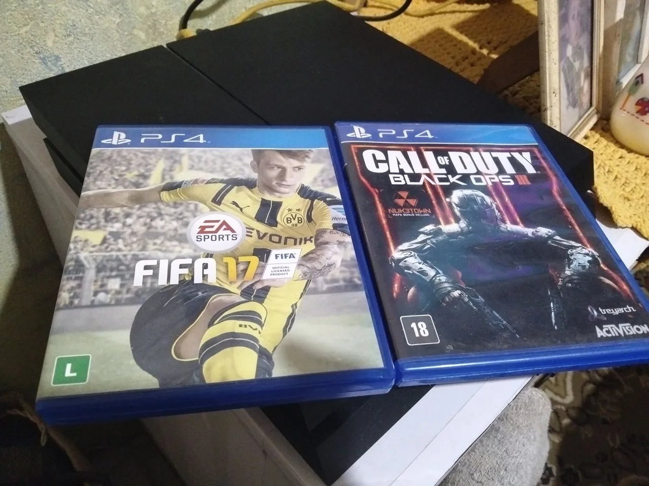 Dois Jogos para Playstation 4: FIFA 17 e Call of Duty: Black Ops III