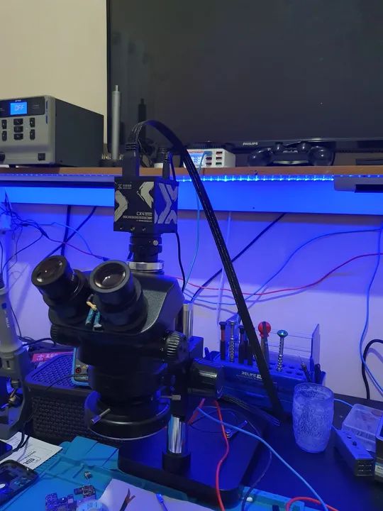 Microscopio trinocular 7050