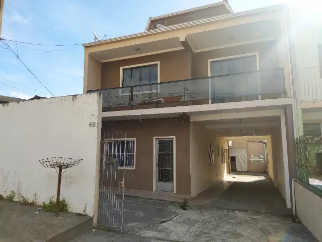 Sobrado com 4 quartos para locação na parte superior, Sítio Cercado, Curitiba PR